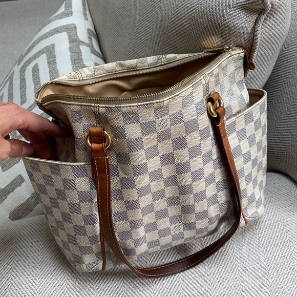 LV Damier Azur Totally - Picture 4 of 16